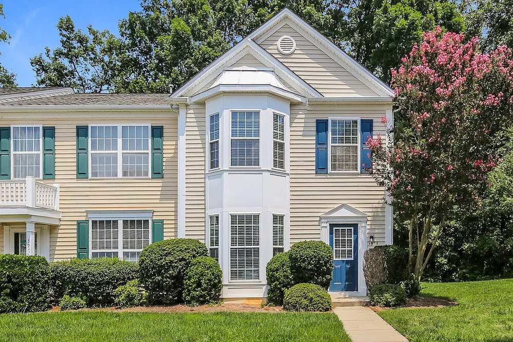 3 bed, 2.5 bath, 1406 sqft, $1,675 — Photo 1