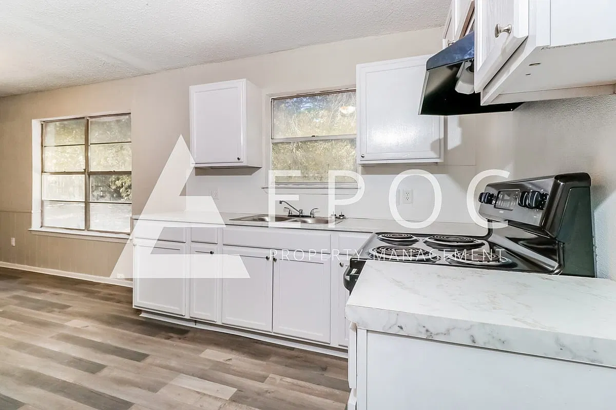1407 Herndon Dr — Photo 2