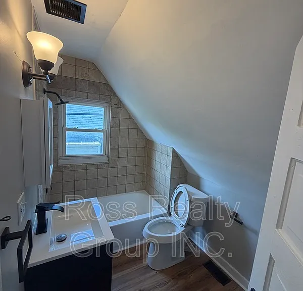 445 Hiett Ave — Photo 4