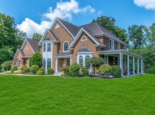 1 Darcangelo Dr, Brookfield, CT 06804