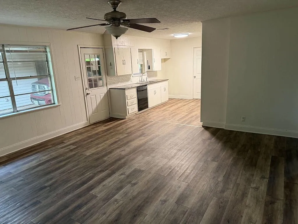 201 Johnson Dr — Photo 1