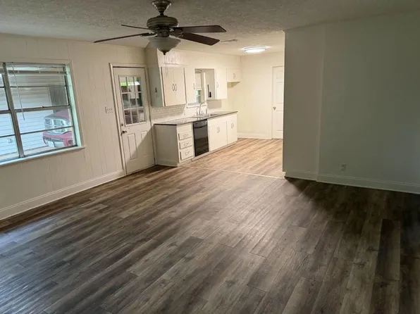 201 Johnson Dr, Henderson, TX 75654