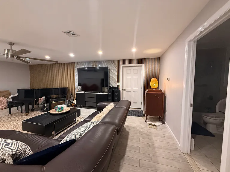 521 Lawn Ave — Photo 2