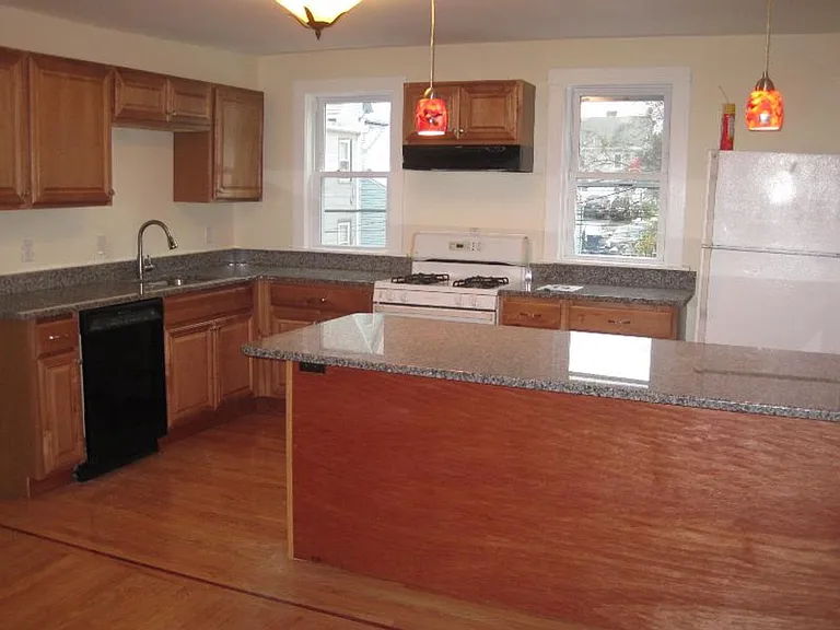 341 Market St #2 — Photo 6