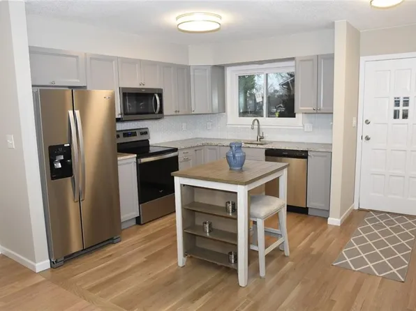 5732 W 97th St, Overland Park, KS 66207