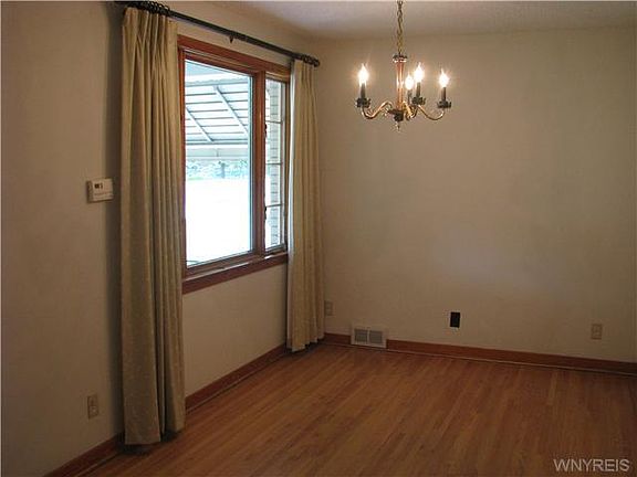 5th image of 14 Lorraine Ln