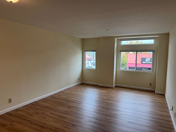 3rd image of 417 Broadway