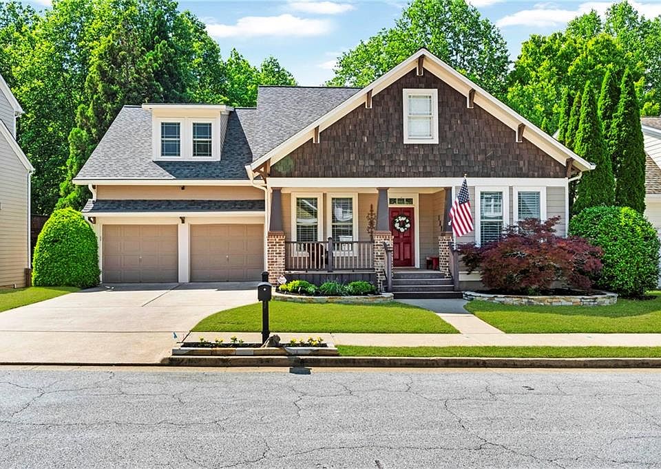 1st image of 127 Woodbury Ln