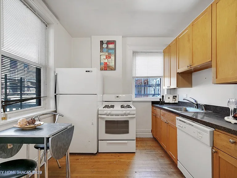 2774 N Kenmore Ave #4 — Photo 3