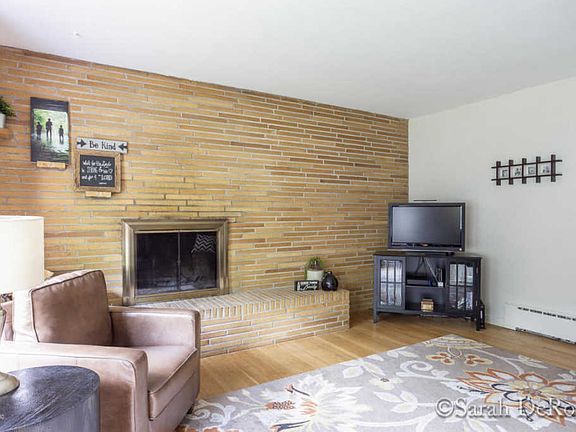 5th image of 2420 Oakwood Ave NE