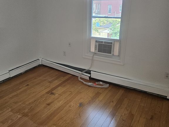 5th image of 759 E 229th St Fl 2nd