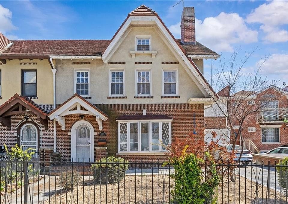 1st image of 256 Highland Blvd