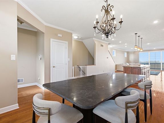 5th image of 248 Prospect St