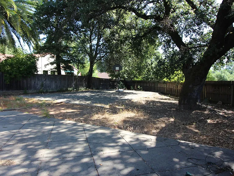 402 Healdsburg Ave — Photo 21