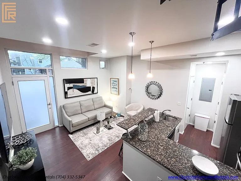 2084 Euclid Ave — Photo 8