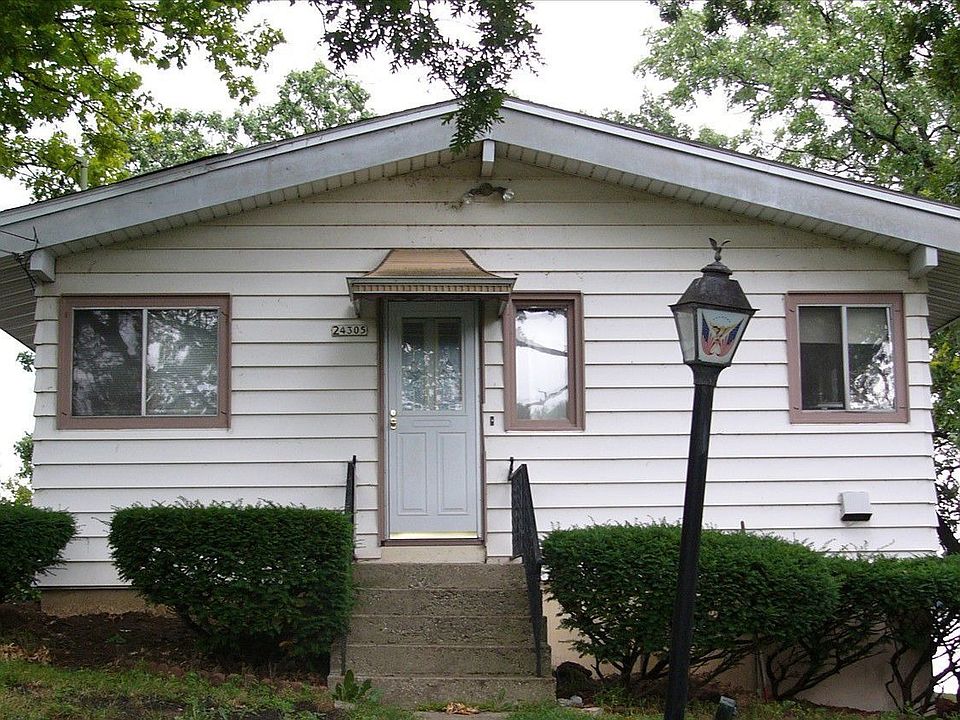 View of House facing street