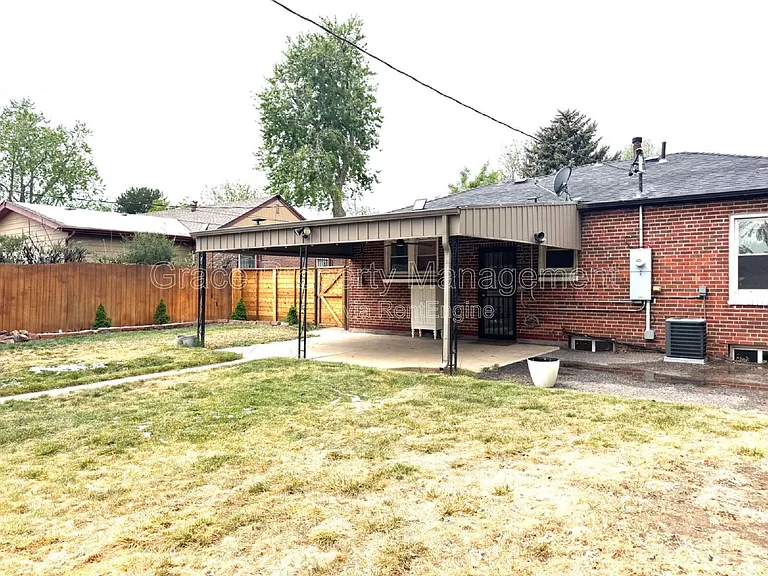 2970 Locust St — Photo 25