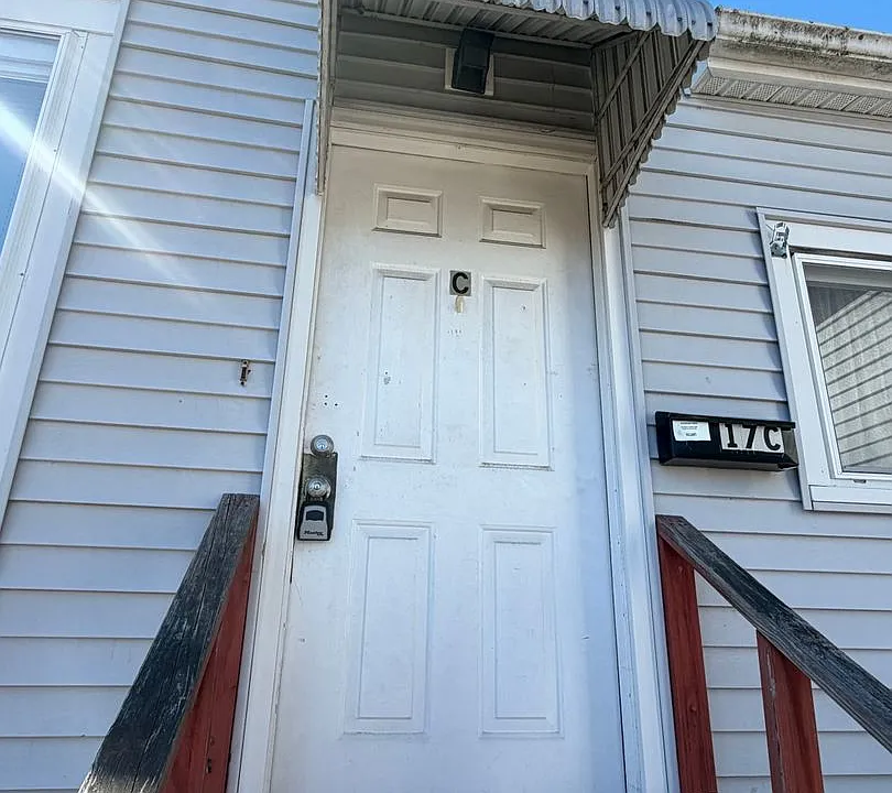 17 Knight St