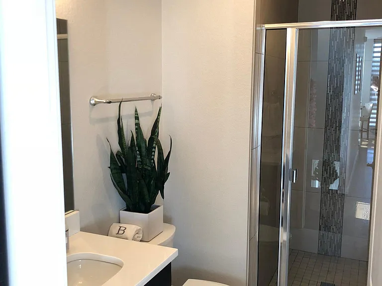2nd Floor Bathroom w/shower