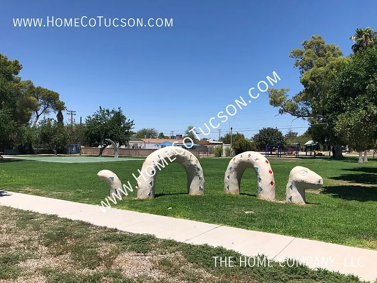 833 W Jacinto St — Photo 42