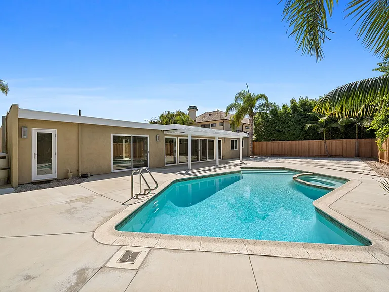 1609 Anita Ln — Photo 4