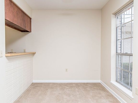 4th image of 203 E Bowie St #10