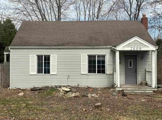 2009 Oak Park Dr, South Bend, IN 46617