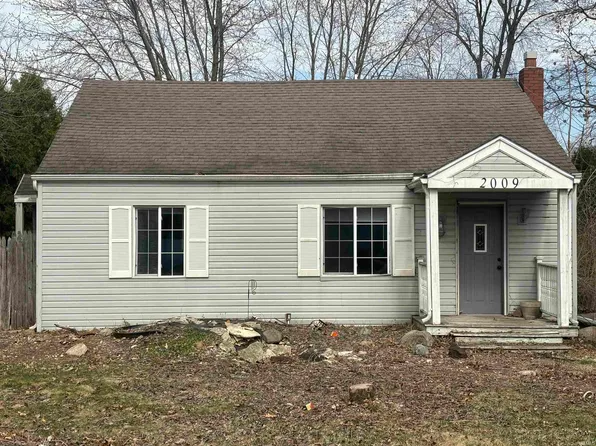2009 Oak Park Dr, South Bend, IN 46617