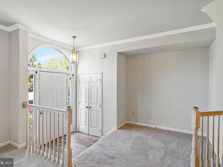 7059 Kings Manor Dr — Photo 2