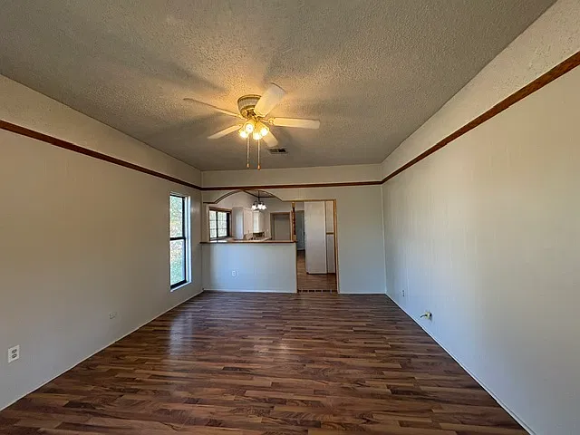 402 East Spring Street - 1 — Photo 2