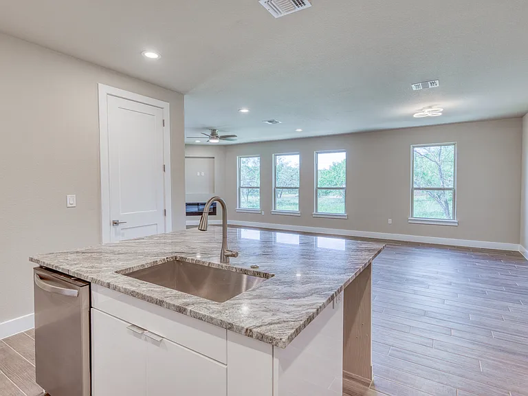 3217 Douglas Dr — Photo 8