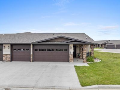 3725 White Pine Cir SE, Minot, ND, 58701
