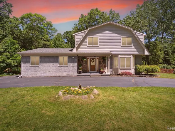 3140 Oakgrove, Highland, MI 48356