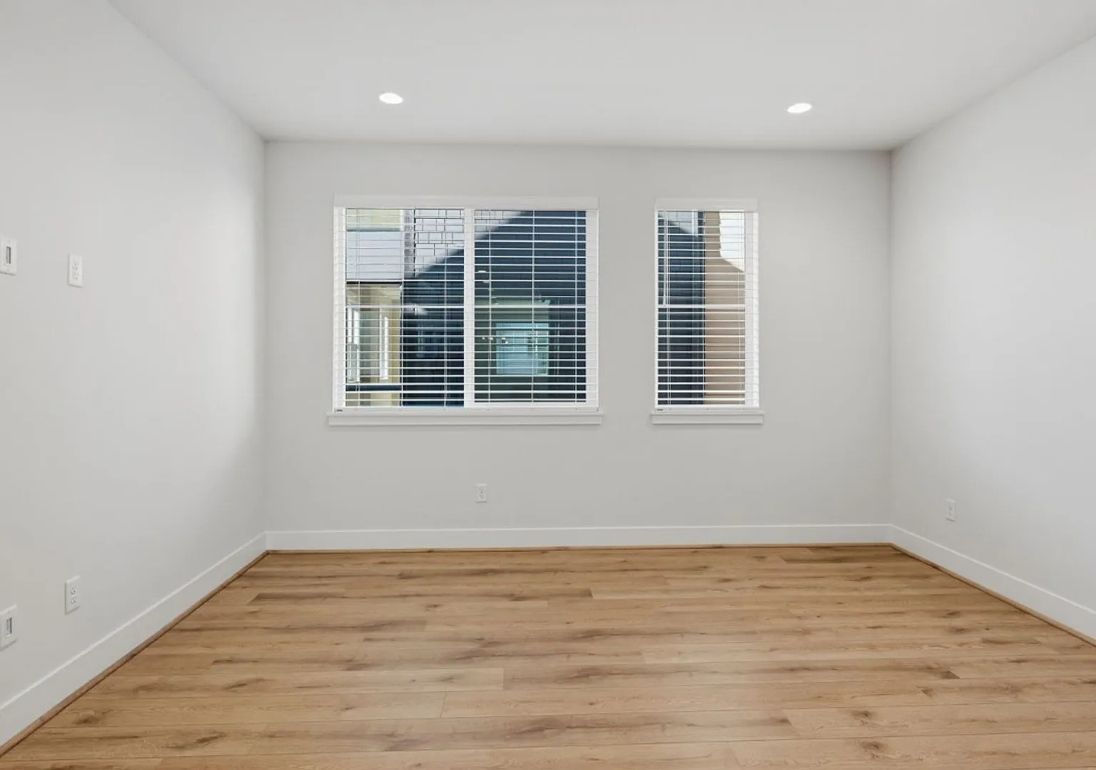 3Bd/3Ba Woodinville Townhome — Photo 2