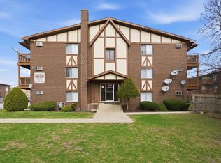 7040 100th St #107, Chicago Ridge, IL