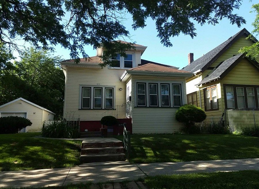 1st image of 215 W Vienna Ave