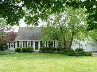 40W527 Russell Rd, Elgin, IL 60124