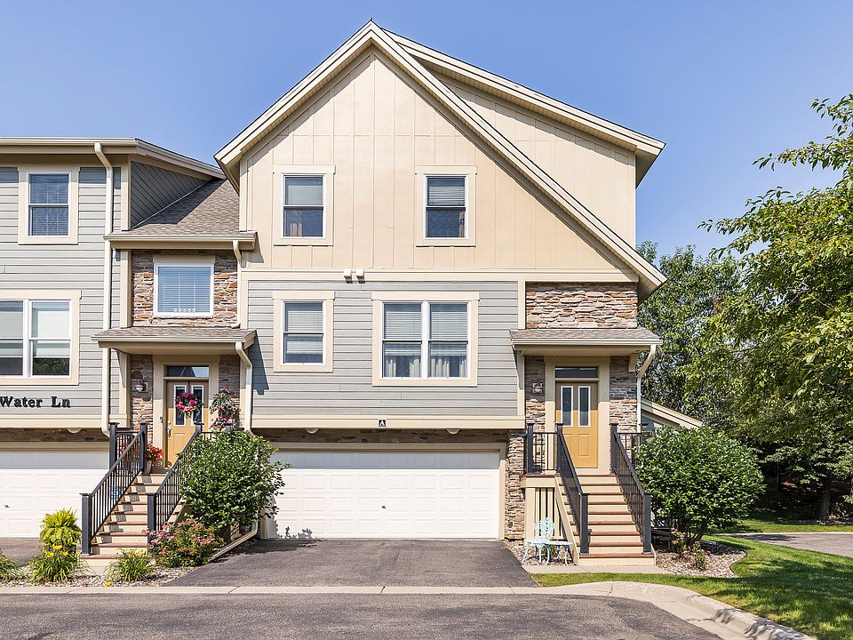 End unit townhome, 4 BR, 4BA.
