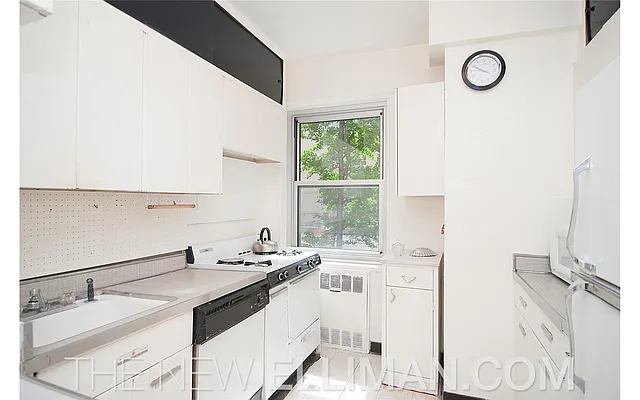 Sold by Douglas Elliman | media 17