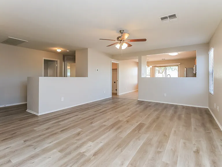1006 S Clancy Cir — Photo 5