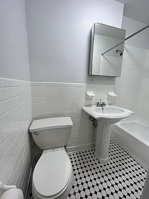 Rented by City Connections Realty | media 4