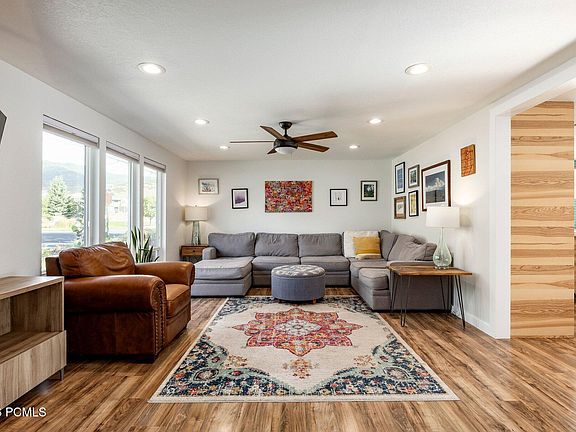 2nd image of 1024 N Magpie Cir