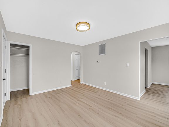 5th image of 2664 Lawrence St