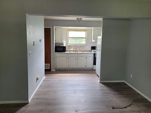 3rd image of 432 Abbeyville Rd #432