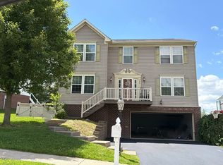 609 Glengarry Ct, Pittsburgh, PA 15239