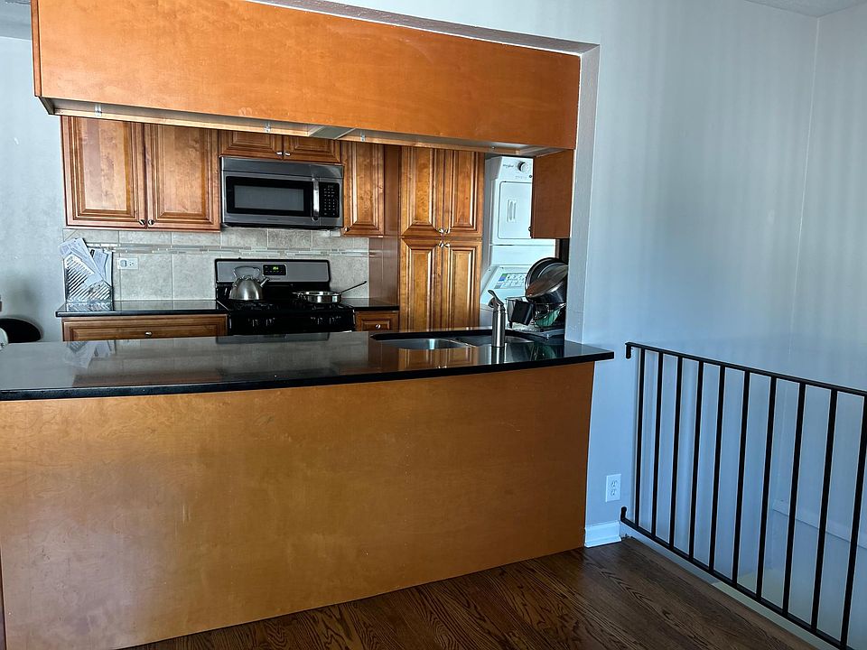 1st image of 1021 Cove Dr #134D