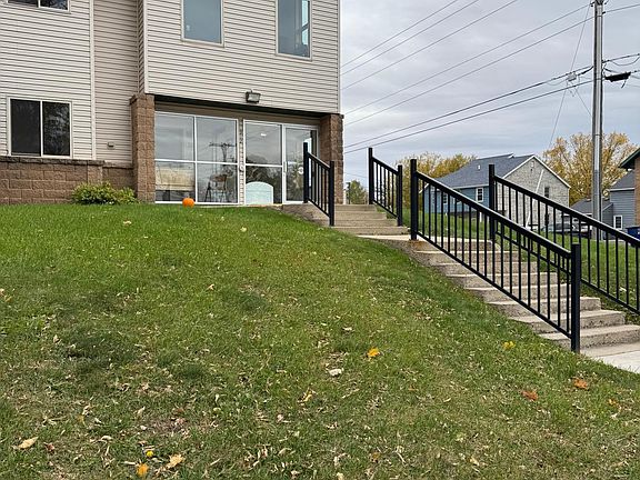 2nd image of 912 Hawthorne St Unit 106
