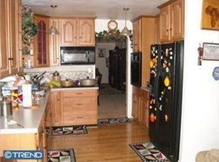 38 Country Club Rd, Willingboro, NJ 08046