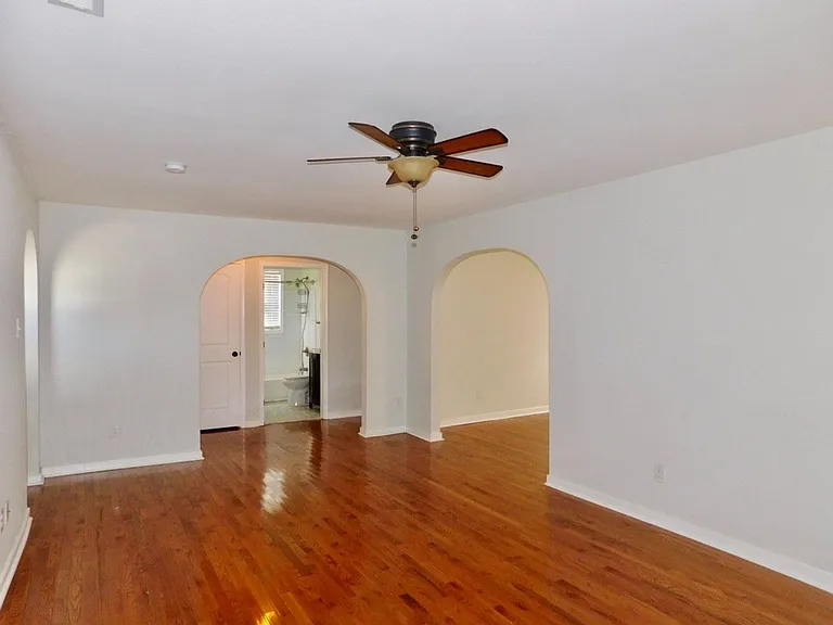 818 E Washington St — Photo 13