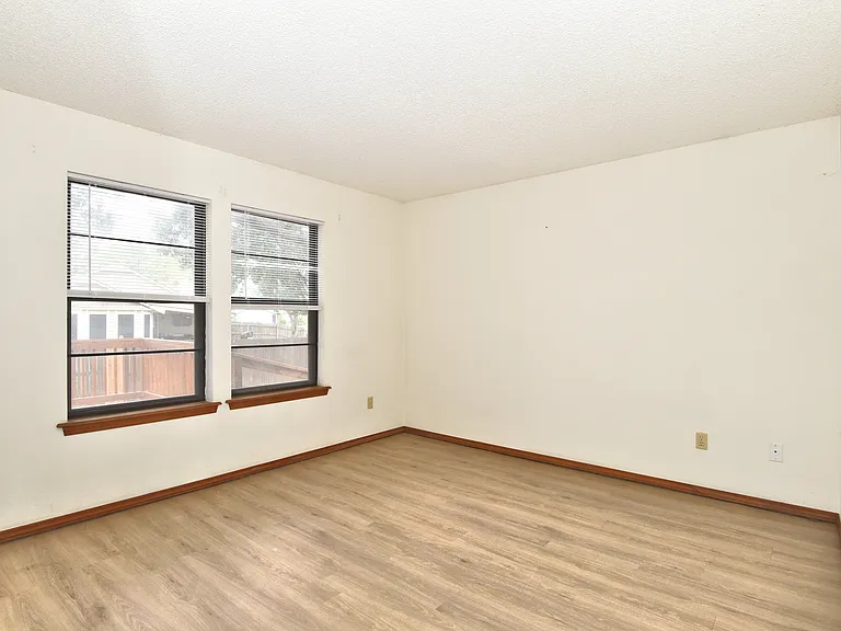2500 W Honolulu St — Photo 12